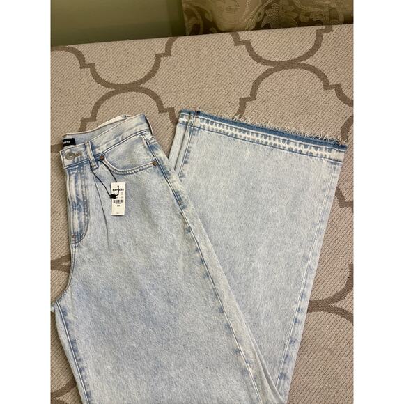 Express relaxed wide leg super high rise pleated wide leg raw hem jeans, size 4 - Picture 1 of 16